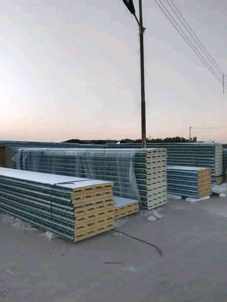 يوجد سندويج جديد كافة القياسات متوفره 
البصره للاتصال *********** بي وات ساب 
توصيل بصره فقط البصرة
