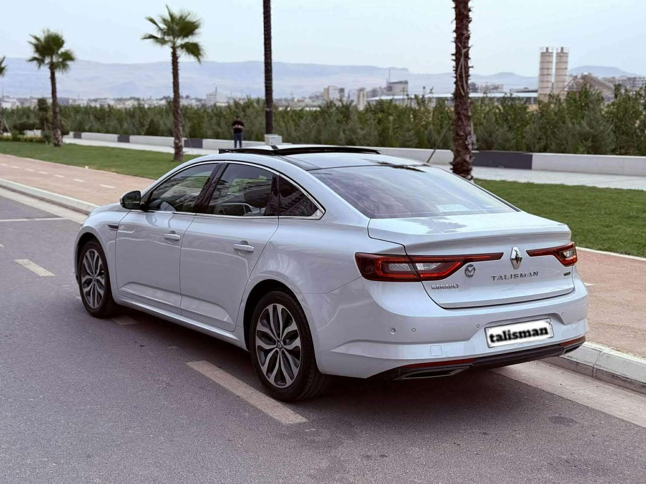 Renault talisman 2018 .
فوول ماسةفات ناو خةنةهى سفرى شةريكةى موهةنةدة بى تةرزة بى بۆياخ بى تاعديل 
گير و مةكينة بةشةرت 
رةقةم و زةنةوى هةزةى تازةية 
4 تايةى تازةى لةژيرةية
رۆنى مةكينة و هادرۆريكى تازة بۆ گۆراوة 
شاشة و ماسةفاتى بةرنامج كراوة 
سيرفسى تةواوةتى بۆكراوة 
سليمانى *********** - السليمانية, العراق
