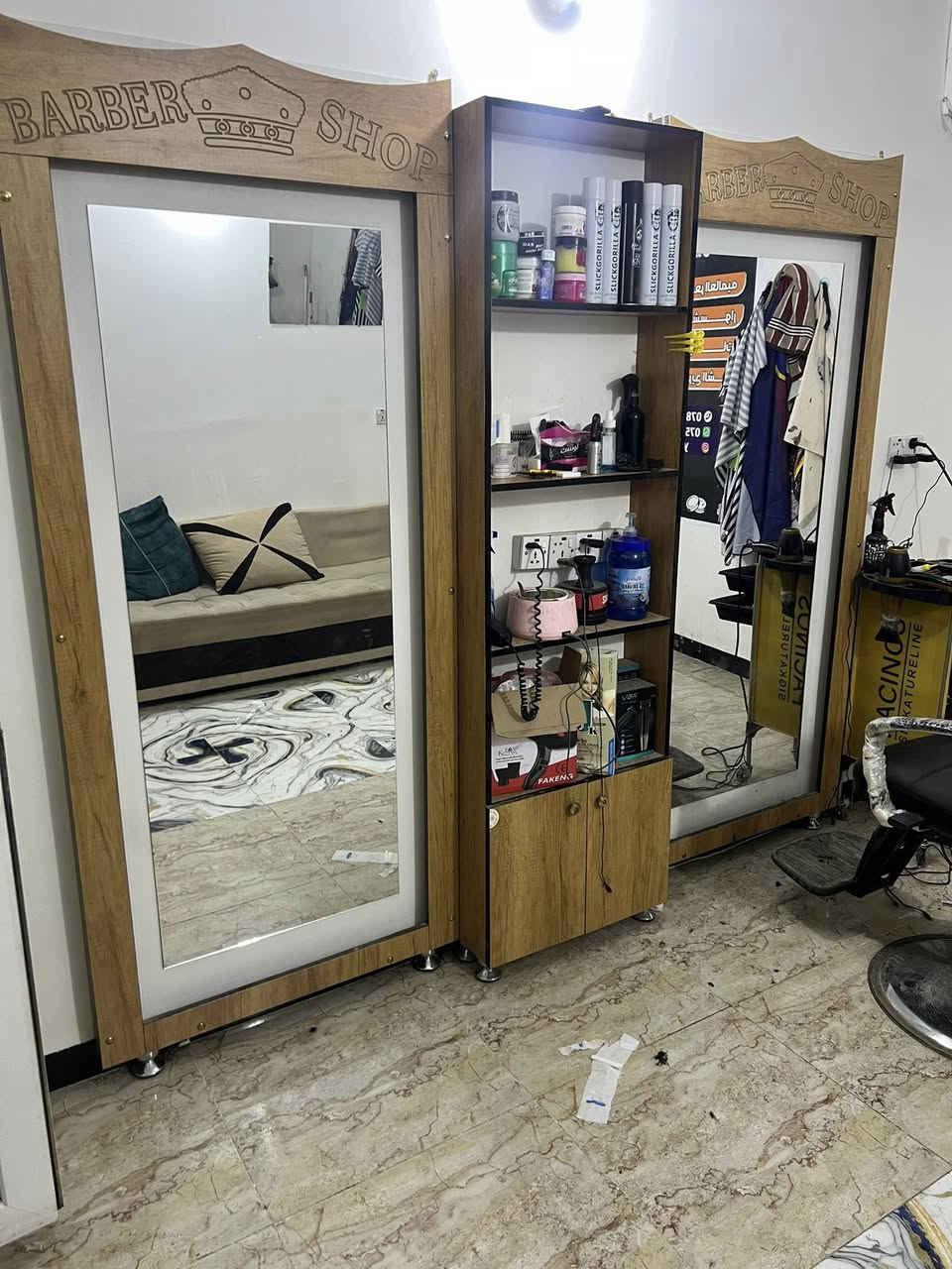 للبيع ديكور حلاقه كامل مع كرسي وعربانه غراض جديدة  مامستخدمات ***********
