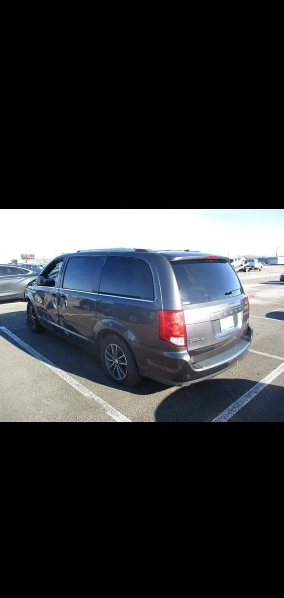 من رخصت الادمن المحترم
دوج كرفان موديل 2017
رقم اربيل موصفات SXT بيبان كهرباء جنطة كهرباء كشنات بلع وجلد كهربائيات كاملة مابيهة اي نقص
سيارة حادثهة مرفق بل صور سيارة جاهزة مال جناي ومتعوب عليهة 
السعر 155 ومجال بسيط 
الرقم ***********
الشراي يتصل ماجاوب فيس 
بيع فقط ٠٠٠ مكانهة نجف
