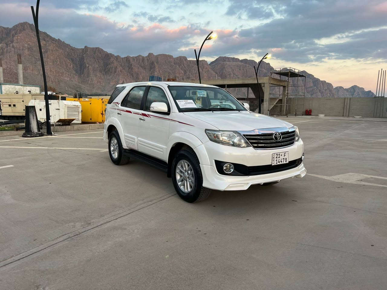 تۆیۆتا فۆڕچێنەڕ 2013 سەفاری 
بێ بۆیاخ بێ سارد چاڵ و شوخت بەشەرت دەعامی بۆ دەعامی بەشەرت 
سەنەوی تا2031 تازەیە بەناوی خۆمەیەوەیە سەیارەکە یەک دەستە لە سفریەوە لای خۆمە گێڕومەکینە بەشەرت نەکراوەتەوە سەوت و دوکەڵ بوخار بەشەرت چوار تایەی بیلادی شەریکەی لەژێرە کامڵ پۆڵیش و عەمام کراوە شێرڤس عامی بۆکراوە 
سەیارەکە یەک دینار مەسروفی تێدانیە چرکە و سەد دۆلار ببڕە.
کورەک/***********
ئاسیا/*********** رانية, السليمانية
