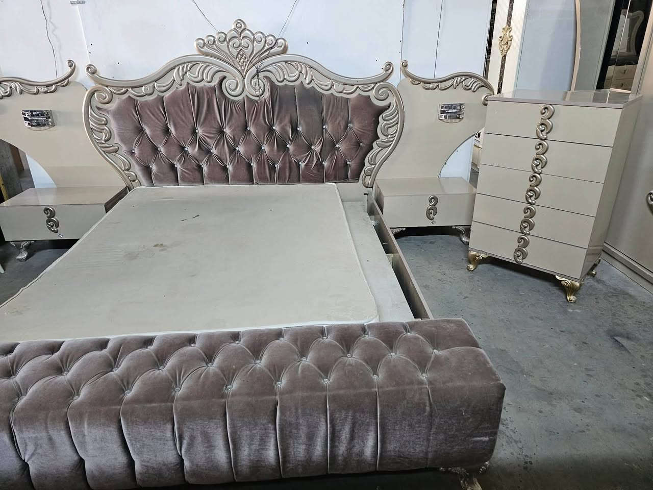 غرفه نوم للبيع نظيف كلش كامل سعر 450 الف شراي يخابر رقم ***********
