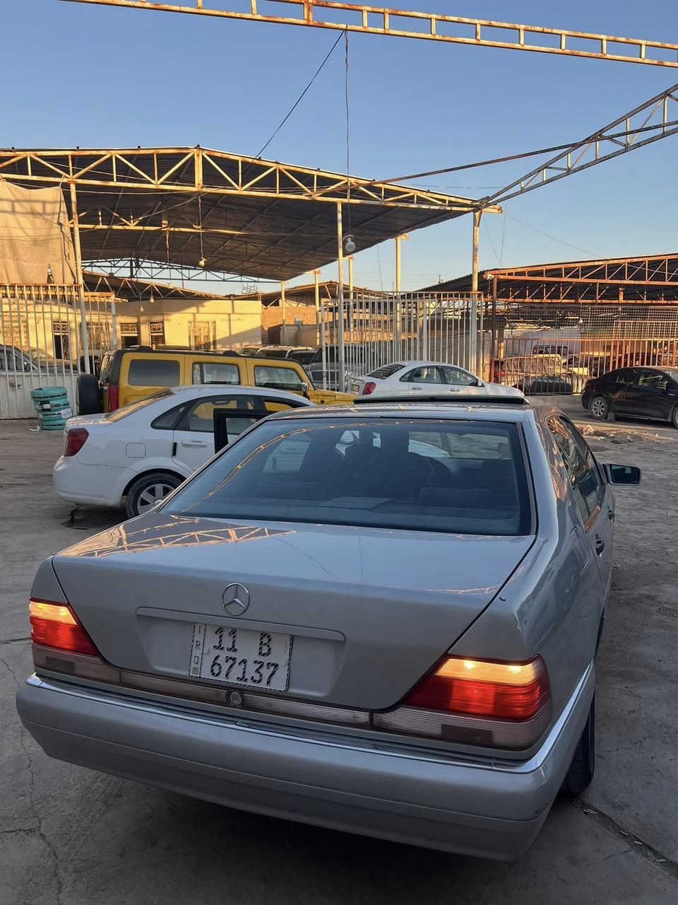 سلام عليكم 
بيع فقط 
مرسيدس W140 شبح 320 موديل 1994 اصل 
رقم بغداد دولي سنويه هزه رقم جديد تحويل مباشر 
محرك 320 خراطيم بلادي كير D4 مكفولات 
حداديه امامي خلفي تخم تاير مكفولات 
كهربائيات تبريد شرط غرفه مخمل نيلي جديده 
دبل أريل خلفي كهربائي شغال  عده جنطه كلها شركه 
ويل سبانه اصلي مرسدس سبير جك كلها شركه 
سلايت مرّي كهرباء سنتر لوك جام كهرباء مسجل سماعات بلادي شركه. ويل سيفونه بلادي 
بيها حادث باب السايق والدوسه مبدلات 
صبغ عام جماليه فقط 
سياره جديده وجاهزه وحلى من الصور ب هواي  مكاني سامراء 
السعر 105 بيها مجال بسيط للشراي 
***********
