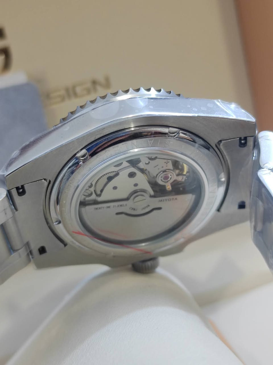 ⌚ — Pagani Design Automatic
موديل أوتوماتيك بتصميم مستوحى من الـ Yacht-Master
لون أزرق ملكي جذاب مع إطار دوّار matching بشكل فخم جدًا 🔥

⚙️ Automatic Movement
💎 زجاج Sapphire مقاوم للخدش
🌊 مقاومة ماء
🛠️ خامة ستانلس ستيل ثقيلة ومحترمة
✨ تفاصيل وتشطيب أعلى من سعرها بمراحل

الساعة جديدة تقريبًا ويا الكارت والبكس
والنايلونات بعدها موجودة عليها 👌

مناسبة للي يريد ساعة شكل لوكس واستخدام يومي بنفس الوقت

💰 السعر: [120 دولار ]

للمهتم مراسلة خاص
*********** واتساب
