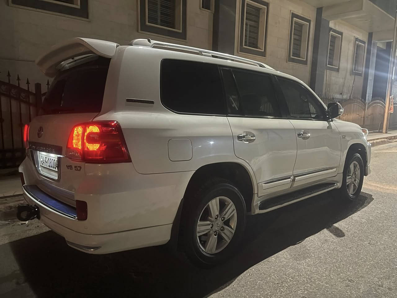 لاند كروز 2013 
( بحالة الوكالة ) كفالة عامة
رقمي للتواصل ***********
مكاني بغداد حي الجهاد 
 فئة ( vxr ) بريم ( اعلئ فئة بلاندكروز )
( رقم شمالي بسمي تحويل تريد او وكالة حاضر )
( فول مواصفات 1/1)
 بصمة وكشنات جلد تدفئة تبريد وكهرباء التحكم 
فتحة سقف كهربائية Sunroof
نظام صوتي وترفيهي متكامل jpl
14 سماعة 
جنطة كهرباء
مرايا شفط  
حساس امامي وخلفي 
اخوان السيارة ماشية 150km حقيقي
كير محرك مكفول 
ماخضه بوكته زيرو من الشركة 
وعلى ايد وحده 
واستخدام شخصي وادامة كاملة من كلشي بحيث ماتصرف عليه ربع دينار
من تخم تاير جديد فيتم بم صدر امامي وخلفي دسكات  
حته ماء راديتر الاصلي وزيتي جدا جديده السيارة ومناقصة شي
وشايف كل الخير الياخضها
