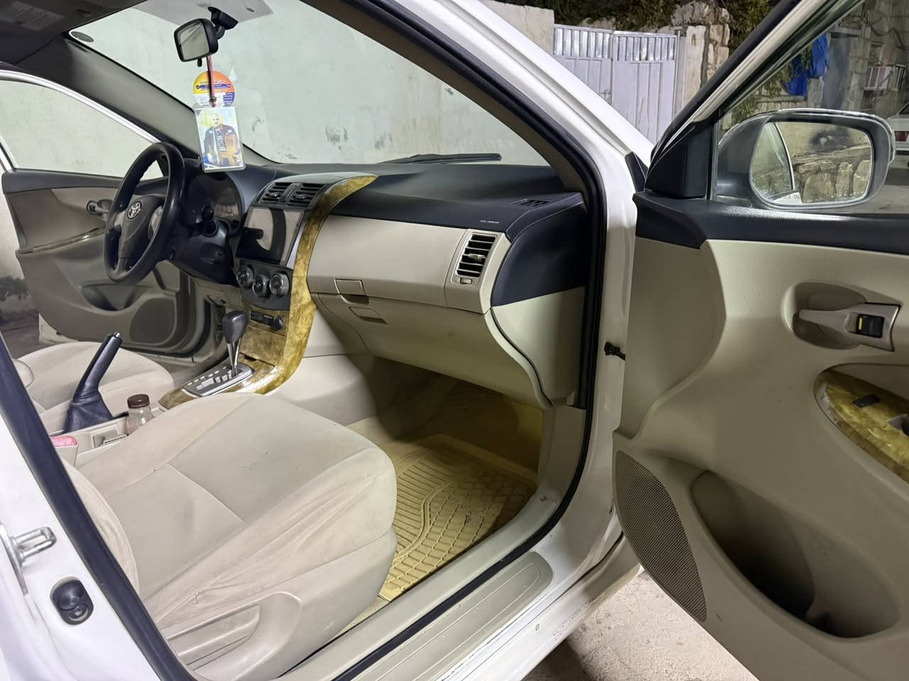 للبيع او مراوس كورلا 2011 امريكي بيها صبغ بابين وقطعتين صغيره بارد كير محرك بشرط تبريد تدفئه ***********
