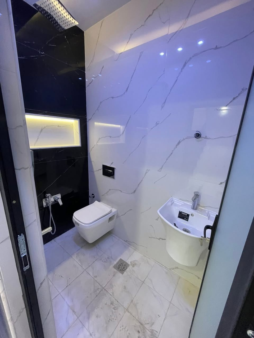 🔥

الايجار بيت بموقع مميز جدا في السيدية 

موقع البيت – مربع الاقتصادين على شارع عرضه 20 م   

🏡 تفاصيل العقار:

 • المساحة: 50 م²

 • الواجهة: 5.65 م

 • النزال: 9 م

✨ التقسيم الداخلي:

 • الطابق الأول: صالة ، مطبخ، حمام 

 • الطابق الثاني: 2 غرفة نوم  معا حمام 

 • الطابق الثالث: غرفة نوم    

📞 للتواصل:*********** (اتصال أو واتساب)
