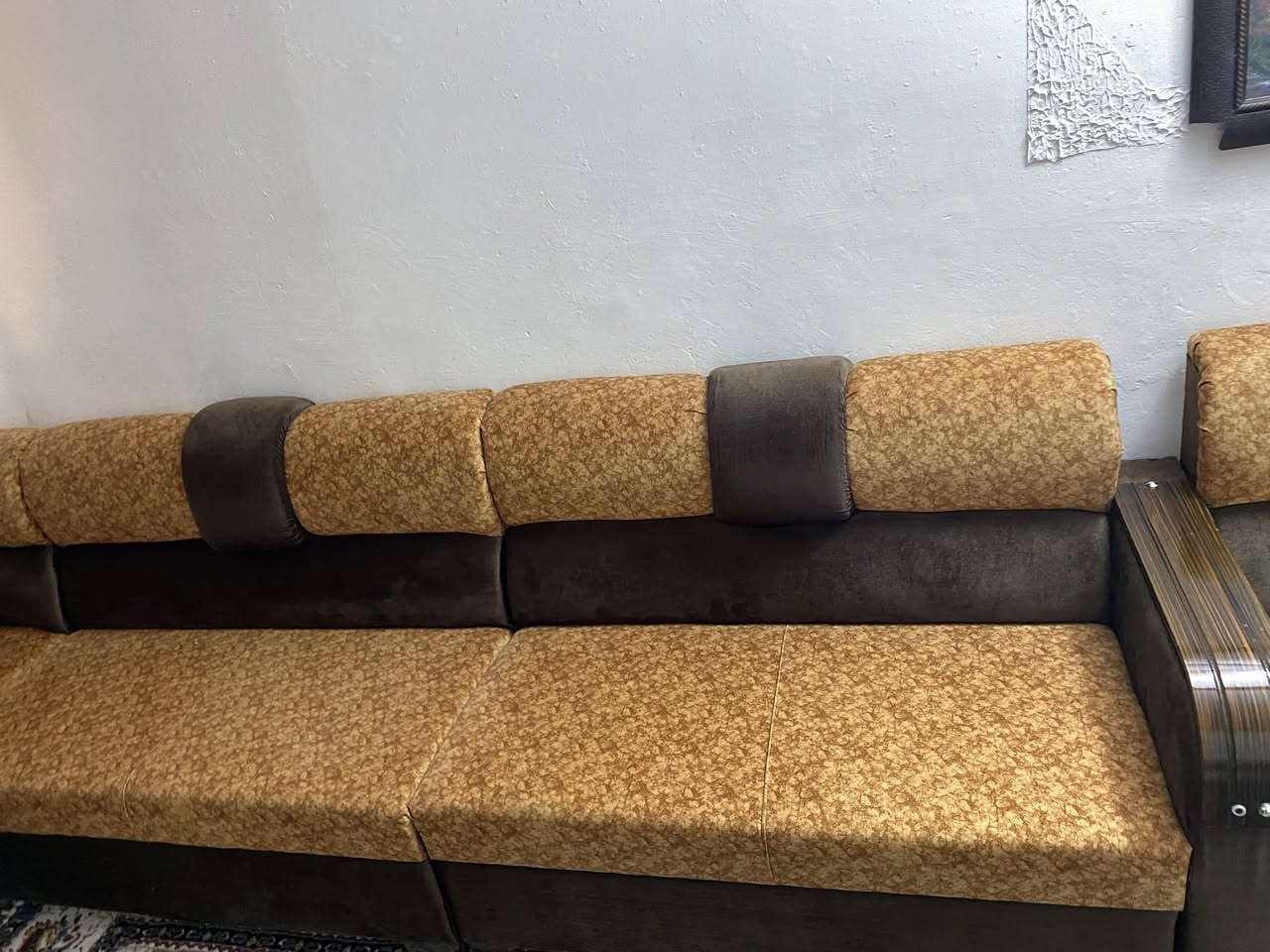 السلام عليكم  ديوان الصناعه مالت عراقيه اديوان نضيف كلشي مابي كدامك تفحصه بي ٨قطع  شخط مابي مكاني بابل حي الامام 
رقم ***********
سعر750 بي مجال حك جيه بيك خير ودلل
