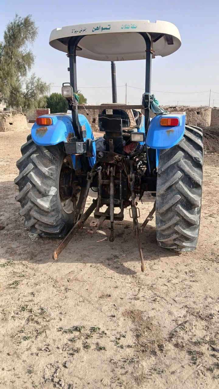 كاروبه نيهولند حجم 80 لبيع رقم واسط رقم وسنويه نكليزي موديل 2010 مع معدات فدان اصلي اربع سجج وخرماشه ومعدلان ومرازه مكان بابل الشوملي ***********
