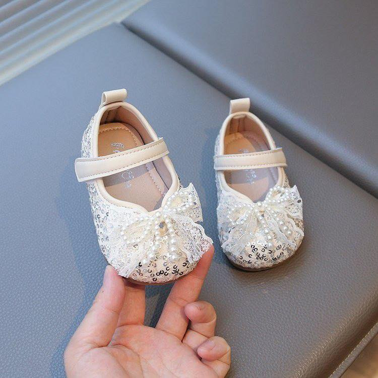 ✨ دلّلي أميرتك بأناقة تسرق القلوب ✨
حذاء بناتي مرصّع بلمعة ناعمة وبفيونكة فخمة تخلي كل خطوة حكاية 👑💖
مناسب للمناسبات، الأعياد، وأجمل اللحظات.

📏 القياسات: من 16 إلى 26 (قالب كبير)
🎨 متوفر بلونين راقين
💰 السعر: 17 ألف د.ع

🏬 متوفر في سنتر علي هادي للأحذية
📍 كوت – شارع ألف عافية – ركن شارع بدلات الأعراس – مجمع جنائن واسط – قرب أزياء فوازير 2
📦 توصيل إلى جميع محافظات العراق
📞 ***********
📲 إنستغرام: ali_hadi_center

#سنتر_علي_هادي
#احذية_اطفال
#احذية_بنات
#شوز_بناتي
#تجهيزات_اعياد
#كوت
#مجمع_جنائن_واسط
#توصيل_لكافة_المحافظا
