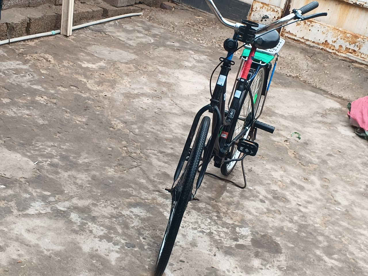 سلام عليكم بايسكل بناتي اللبيع حجم 26 سعر 80 وبي مجال قليل كلش مكان ميسان مغربه رقم  ***********
