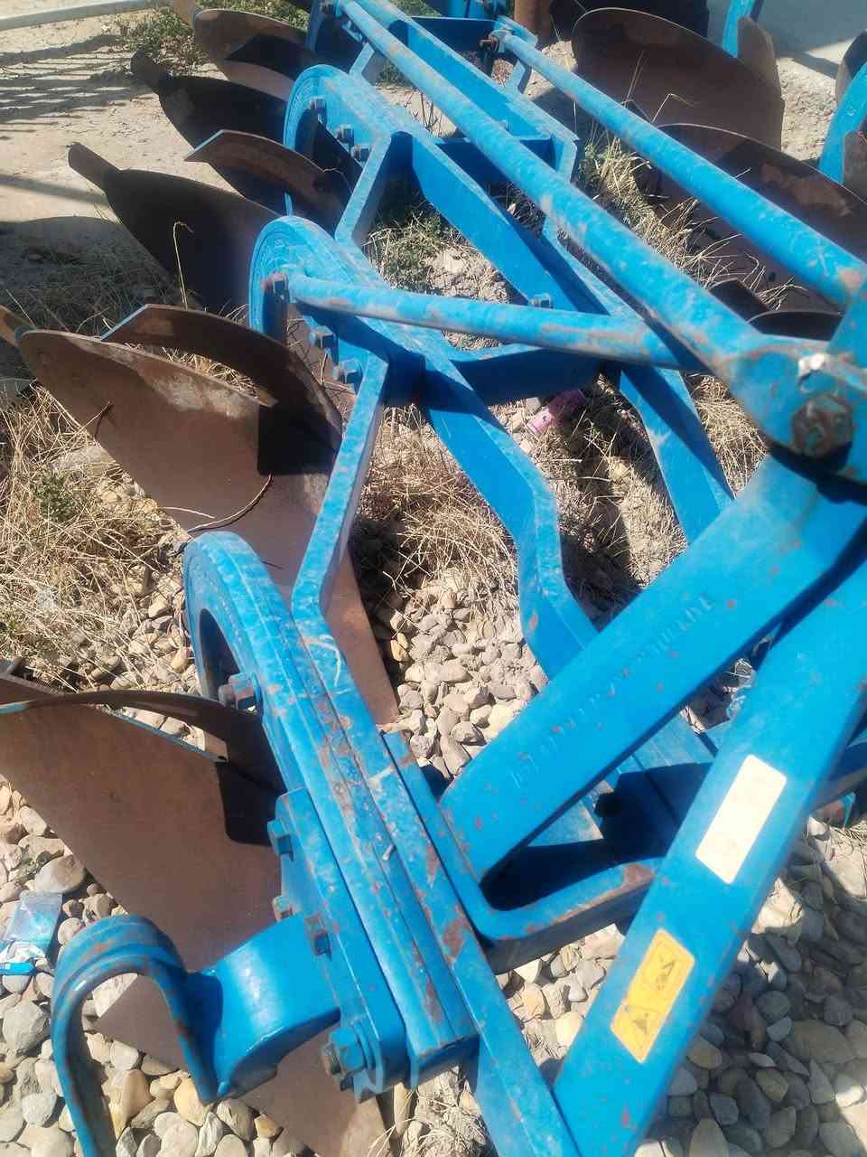 فدان للبيع حجم ١٢ خماسي البير اصلي مكفول عام تصل ***********
