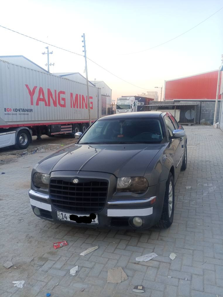 للبيع 
***********
سعر119$
اوباما c300 موديل 2009
محرك 6سلندر حجم 3500  كير اوتوماتيك
 شرط المحرك والكير 
وارد كندي 
 سيارة بدون حادث  بيهة مكانات صبغ
رقم بصرة سنوية باسمي  شرط التحويل 
 .
بجم هيمي ،  كروز سرعة ، كشن كهرب ،
 تبريد قطعتين ،يدات ومري نيكل ،لايت زينون ،
سيارة مصروف عليها وجاهزة 
مكاني البصرة الزبير, البصرة
