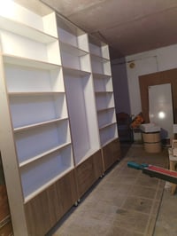 شغل حسب الطلب فاترينات خشب hdf للاستفسار مراسلت الصفحه او اتصال ع الرق...