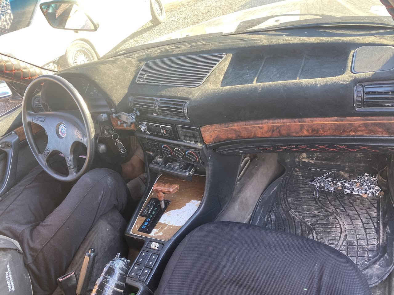 سلام عليكم
للبيع فقط مستعجل 
735 كير توماتيك
مديل 1989
ياباني بدون سلايت
محرك كير طخم نظيف
تايرات نظاف
كهربائيات  شغال
صبغ عام جماليه
بيه طخه بسيطه بل دائر
شرط تحويل ووكاله
سنويه28
سعر 38 بيها مجال للشراي
***********
موصل  برطله
مكلف بل نشر ........
