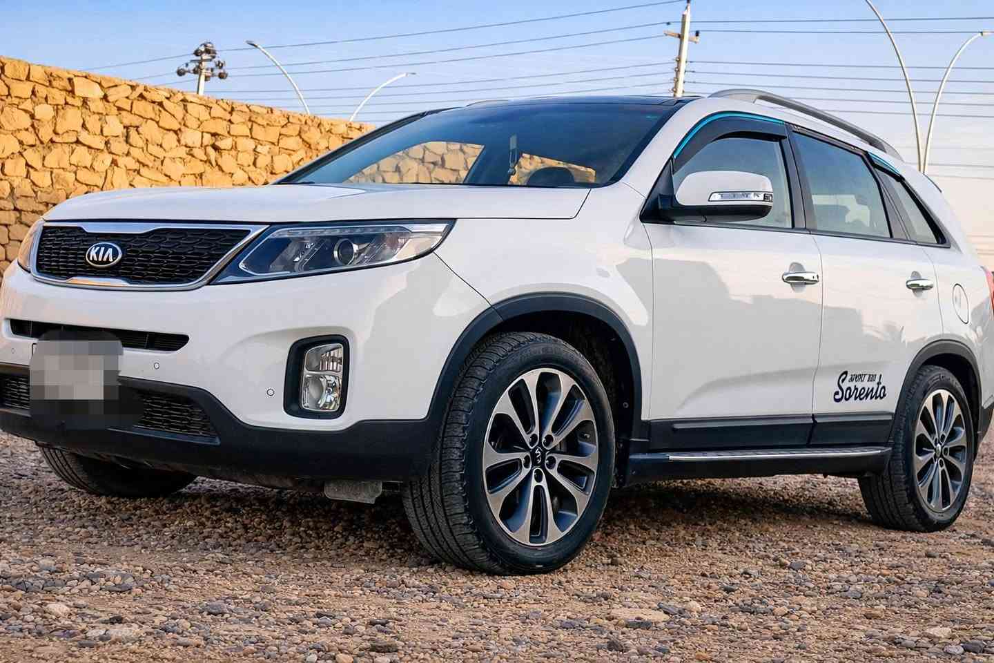 سورنتو موديل 2013 شكل 14 جديدة السيارة ماشية 111000 الف كيلو حقيقي محرك 6Vرقم الانبار فول مواصفات بنوراما بصمة تشغيل بيها ملاحظات بسيطة  السعر 180 ورقة وبيها مجال بسيط***********
