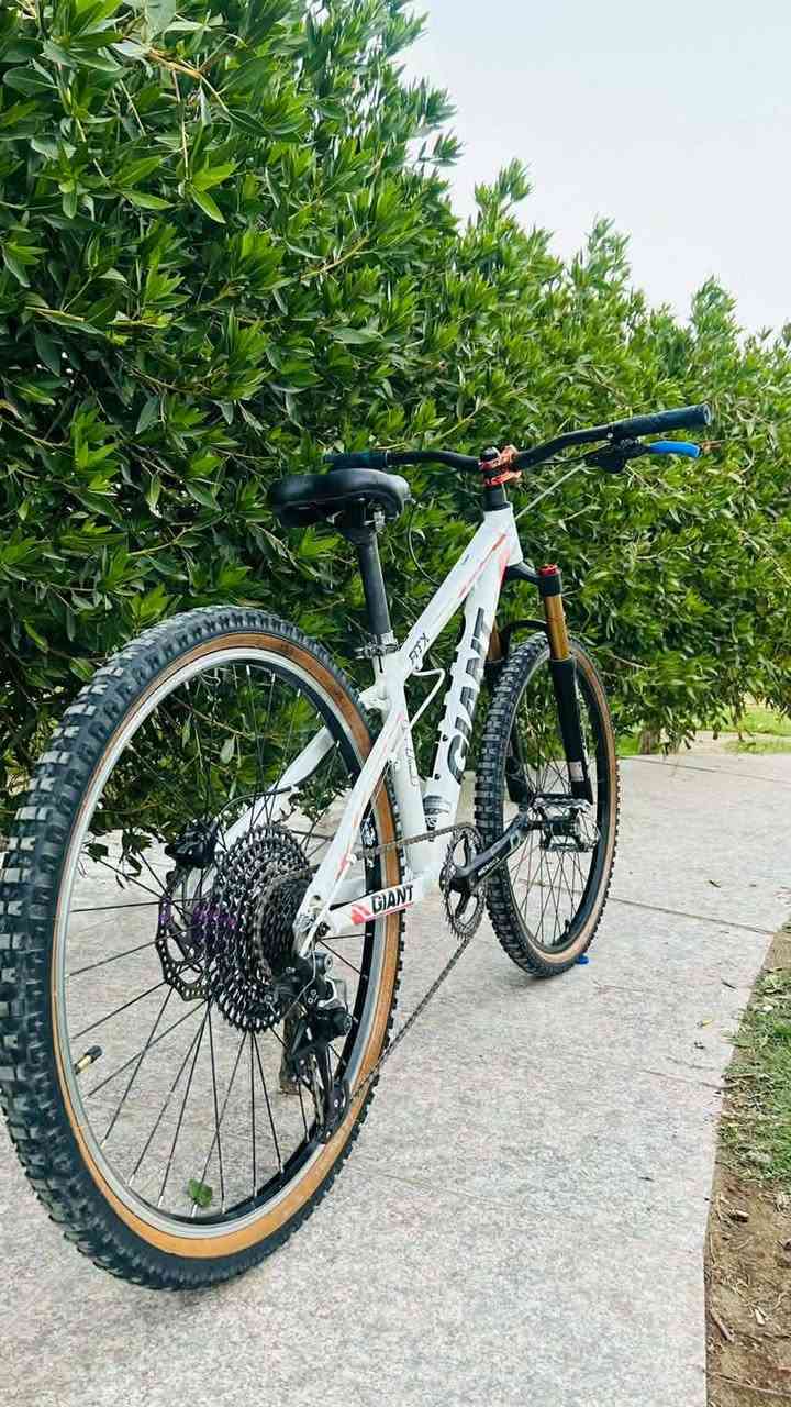 السلام بايسكل جاينت للبيع 
المواصفات

فريم ناصي المنيوم 

صينيه خلفيه 12نمره ماركة Shimano

عگرب 12 نمره ماركة Shimano 

صينيه اماميه Meroca موديل dx 

بريك خلفي دهن ماركةShimano 

بطيخه خلفية ماركهPro Hisense صوت  

تايرات جبليه اصليه

فريم حديث المنيوم موديل xxs 

حجم 27.5

ويالة جاينت اصليه

ستيرن عدل اصلي

ركبة لون برتقالي ماركة luta

بوري سرج حديث ax 

دبل امامي غاز 

للاستفسار الاتصال على الرقم او خاص 

***********
