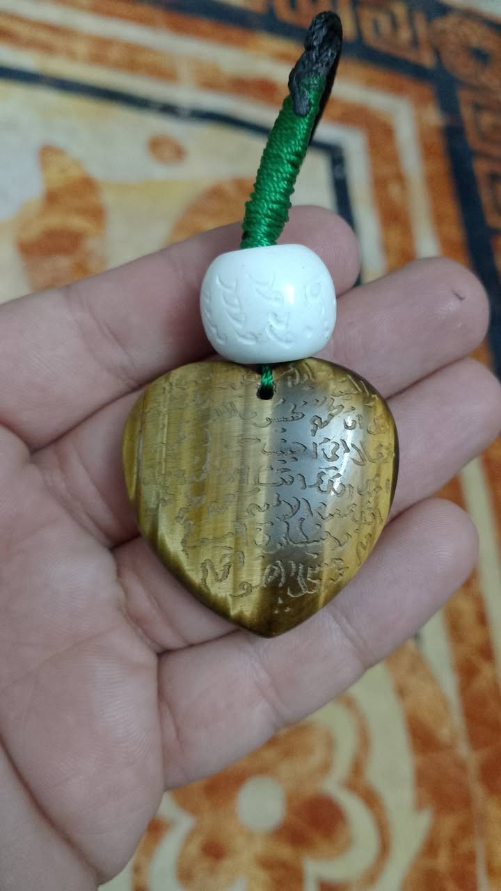 يا الله سلام عليكم اخواني الاعزاء 
متوفر حجر تايكر وعطف بحري قطعتين في قلاده وحده 
*العطف منقوش عليه آيات المحبه 
*التايكر منقوش عليه آيات الرزق وآيات المحبه و ايات عقد لسان و ايات الشفاء و ايات الحفظ 
متوفر جمله و مفرد 
و متوفر خدمه توصيل لجميع محافظات العراق 
للاستفسار مراسله الصفحه او الاتصال على الرقم ***********
