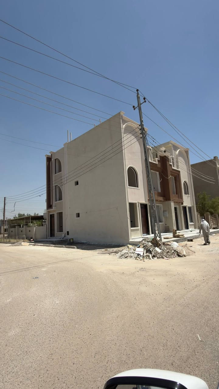 تونات للبيع العدد 2  مساحة 50 متر الضباط مجاور مجمع الرتاج السكني 📍الواجهة 6,5
يحتوي العقار على مدخلين +غرف نوم 🛌 3 صحيات العدد 2 بناء جديد 🆕 على قيد الإنشاء موقع مميز منطقه هادئه افضل مناطق حي جهاد بعد الاطباء 
تسليم مفتاح 🔐 السعر والاستفسار *********** مكتب العدل للعقار نستقبل كافة العروض العقارية 🏡☎️
