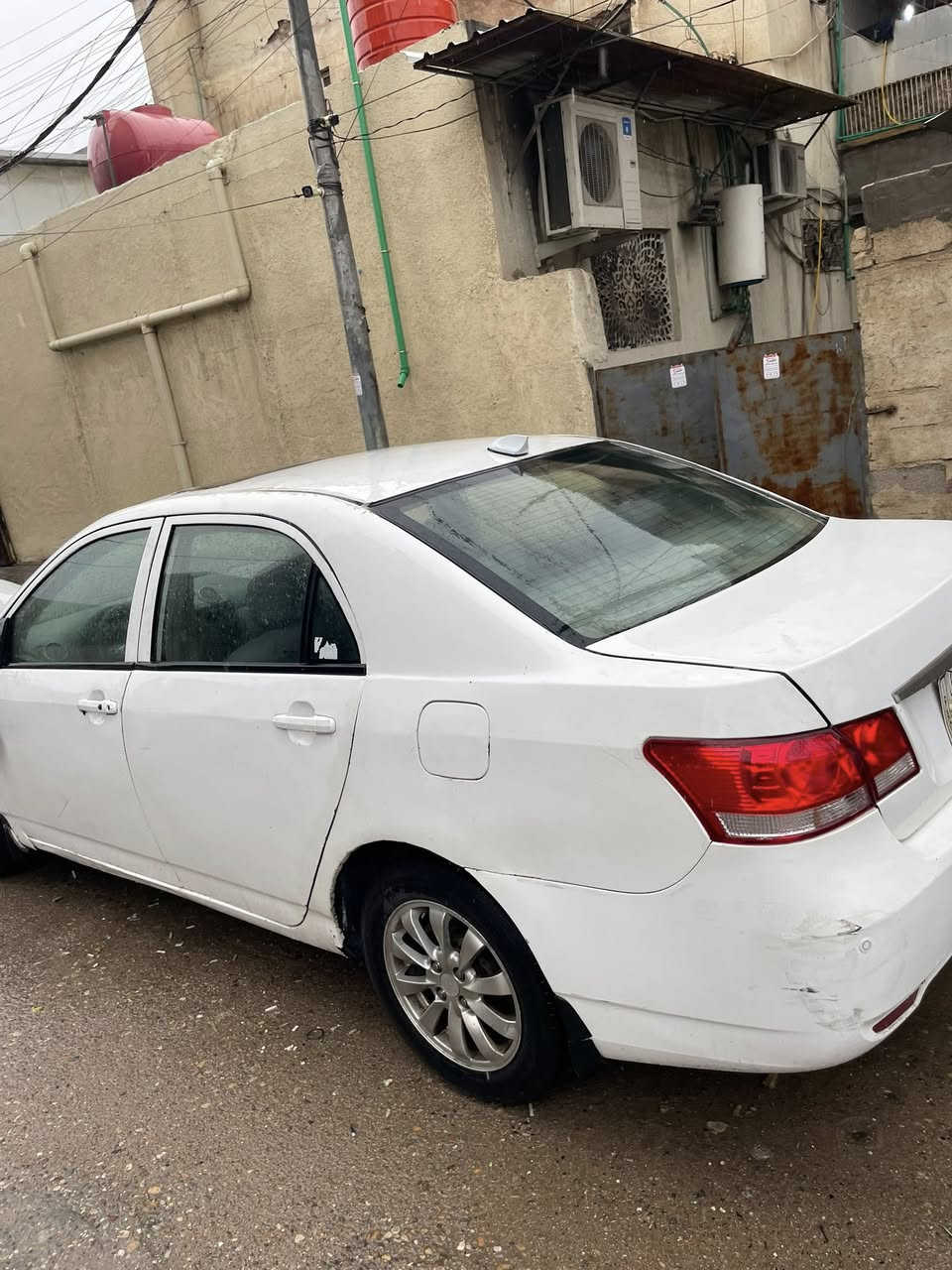 سلام عليكم سياره BYD2013 للبيع او مراوس السياره حلوه نقصهه ساعه لو تنضيف لو تبديل مال كير والصالصنه الخلفيه الحداديه هستوه شادها الصدر كله السياره محرك كورلا وكير كورلا اصوليات السياره مال اقصاد السياره مطلوبه والراعي مالهه ما اندله سعر 35 الرقم *********** مكاني البصره
