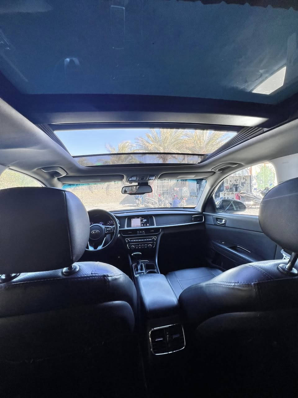 السلام عليكم كيا اوبتما موديل 2020 رقم بغداد السيارة نضيفة وخيرة من الله فول مواصفات لمتت السعر (130)وبيها مجال حادث بنيد وجاملغ وشوية من الجاملغ الخلفي
1600تيربو مكان بغداد السيارة بسمي 
رقم (***********)
