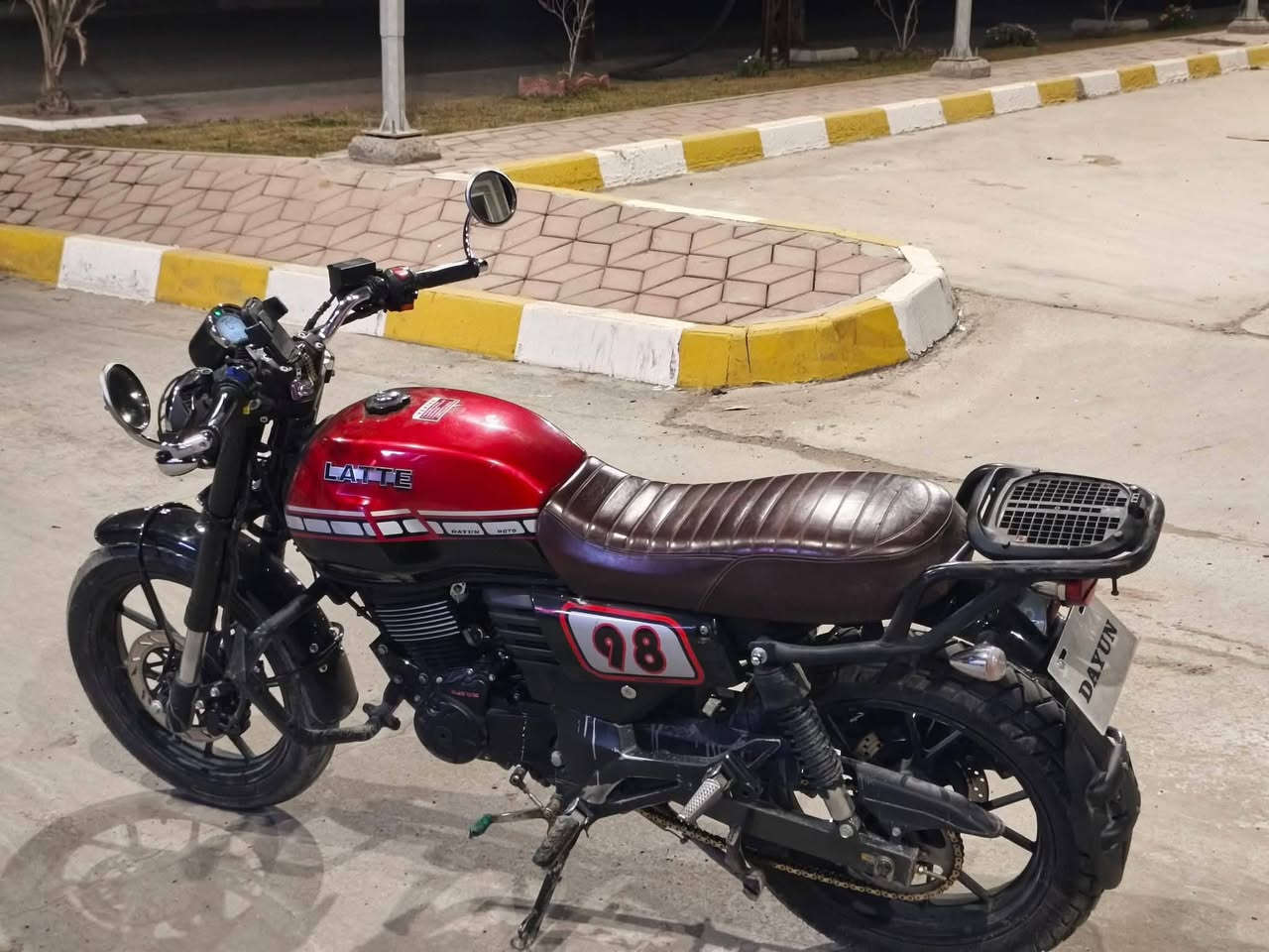 السلام عليكم للبيع او مراوس بارخص مع فرق
دايوان لاتي LATTE
موديل 2024 
اوراق سكنر
مكينة بلاد
كهربائيات بلاد
مسويلها ادامة دسكات جدد وبلك وتبديل دهن
تايرات جدد 
مكانها بغداد ابو دشير *********** 
السعر 1400 وبيها مجال بسيط
