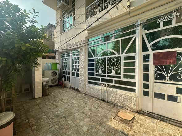 السلام عليكم
———————-
دار للبيع مساحه ١٦٠ متر العنوان الشعلة الرحمانية قرب معمل الثلج يحتوي الدار على ٦ غرف نوم كبيره ومطبخ + ستقبال +صالات عدد٢ + حمامات  عدد ٤  +مناور عدد٢       . علماً ان البيت يوجد فيه كتاب المبادرة   ولمعرفة السعر يرجى الاتصال برقم الآتي  ***********
