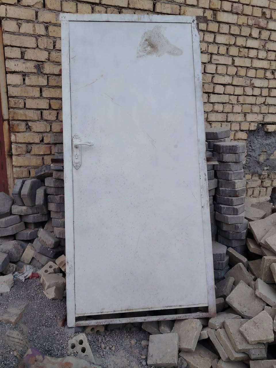 سلام عليكم باب حديد نضيفة سعره 50 شلمان مستعمل نظيف السعر المتر 9 المكان قضاء القاسم الجديدة الرقم ***********
