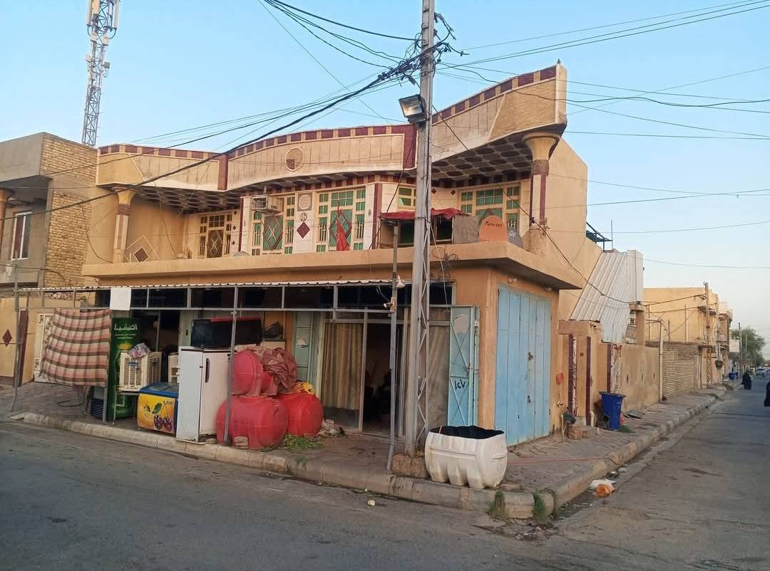 على بركه الله تعالى
دار للبيع مساحه 320 متر
العنوان الكوت حي الزهراء 
البيت مع المحلات 
موقع مميز مقابيل تمثال المعلم 
الاتصال ع الارقام التاليه 
‏‪***********‬‏
***********
