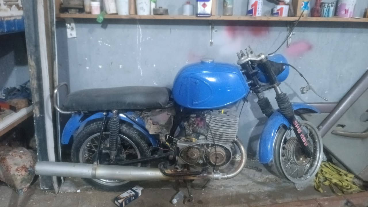 السلام عليكم ماطور توه معمره وغراض كله جدد   ماطور رقم وسنويه صدامي مكينه شغاله كله جديد ناعمه وغراضه كله موجوده  كل غراضه موجوده 700 وبيه مجال متوازي عل بيعته ***********
