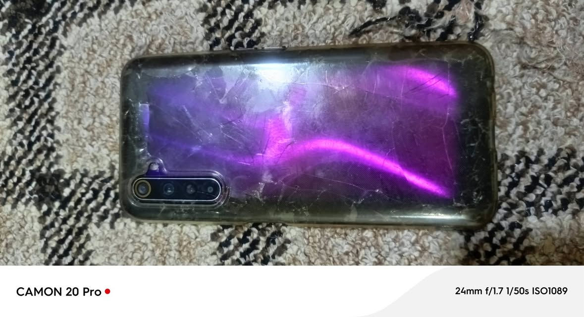 سلام عليكم ريلمي 6برو البيع ضهر مكسور ذكر 128 بوبجي 60 فريم سعر 80الف ***********
