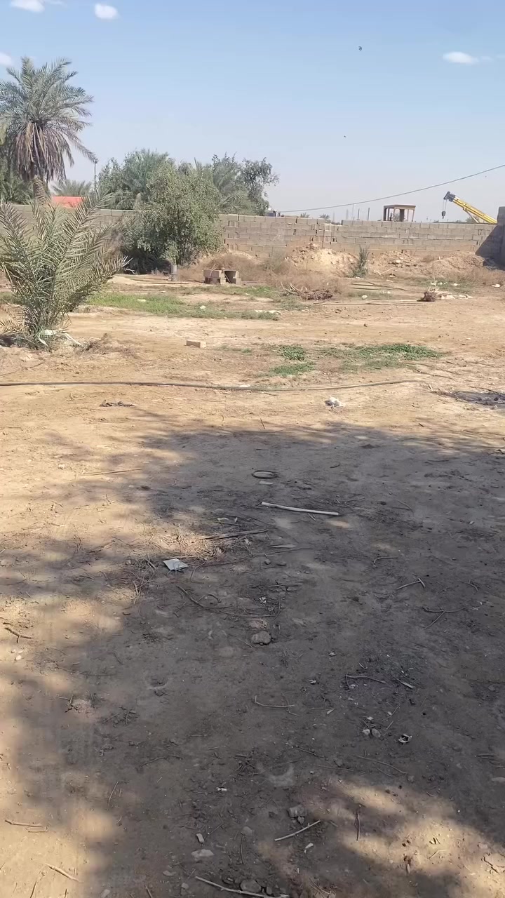 2 دونم للبيع او دونم حسب الطلب في بغداد قرب جسر ديالى منطقة الخمسه دونم قرب المطحنه رقم الهاتف ***********
