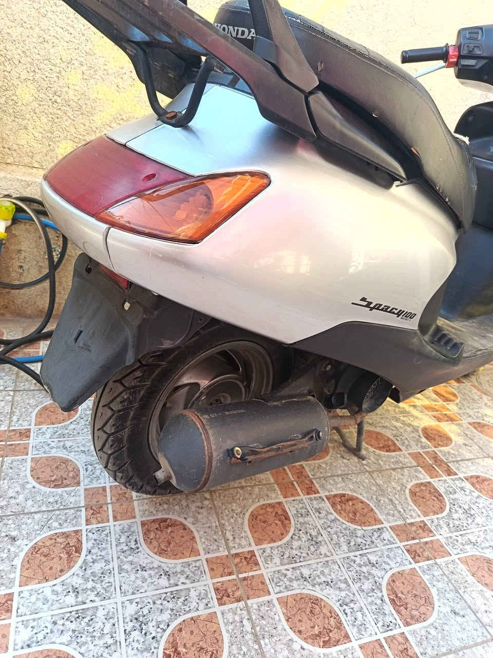 السلام عليكم سبيسي للبيع دراجه نضيفه مكفوله ماعدا كفرهه تجاري اتصال *********** كوت حي الجامعه
