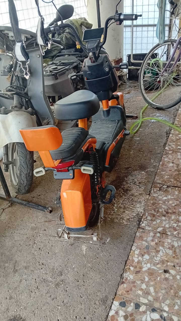 سلام عليكم دراجه طافيه للبيع 
***********
