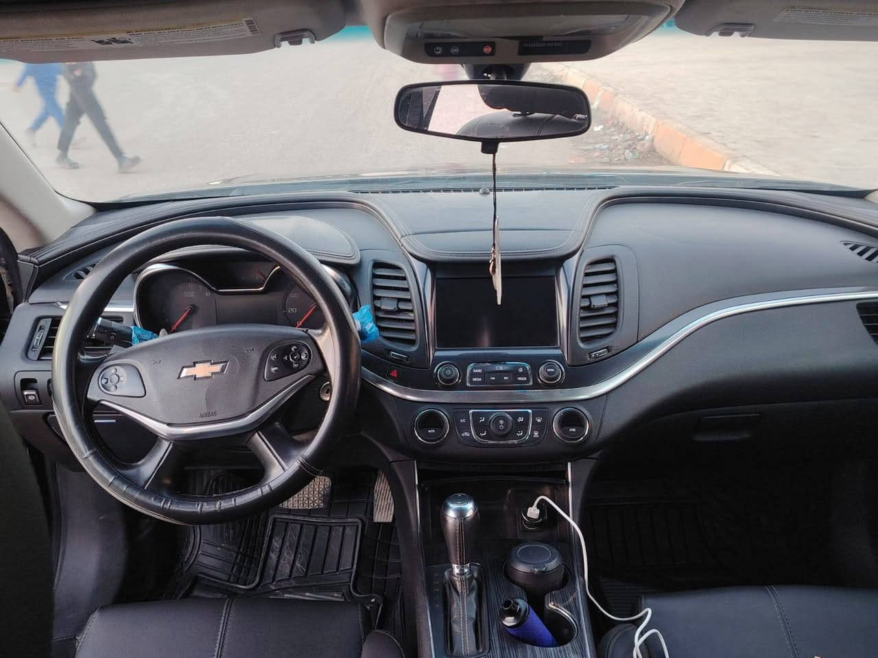 السلام عليكم امبالا 2017  مواصفات LT محرك 3600مواصفاتهة معروفة قطعتين تبريد كشن جلد وكهرباء اشاير بالمرايات ويل 18تايرات جديده  كشافات نهارية شاشة قاصة كامرة وبقيت المواصفات رقم بغداد شرط التحويل  مكان السيارة ديالى بعقوبة السعر ٩٤
***********
