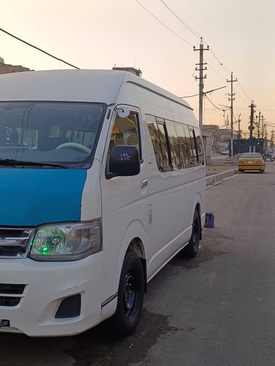 سلام عليكم هايسه مديل 2009سياره حلوه بيها صفحه طويله صبغ بدون ضربه ولا معجون مكينه كير اكسن تبريد خير من الله منضومه غاز سياره حلوه جاهزه السعر180وبيها مجال  رقم ***********
