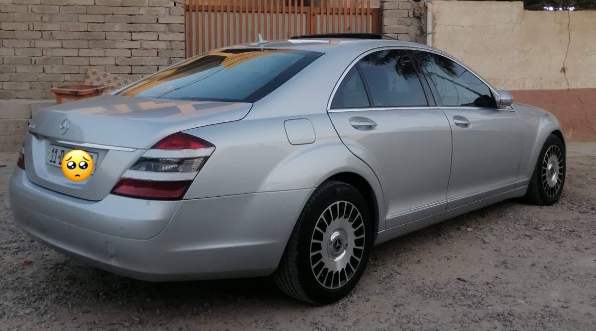 سلام عليكم مرسيدس اس كلاس حجم 350 موديل 2006  سيارة حلوة ورقم بغداد دولي بيها رشات صبغ ابيع احزام    محرك جديد كير جديد   مقفولة من الحادثث سعر 155وبيها مجال *********** مكان السيارة بغداد غزالية
