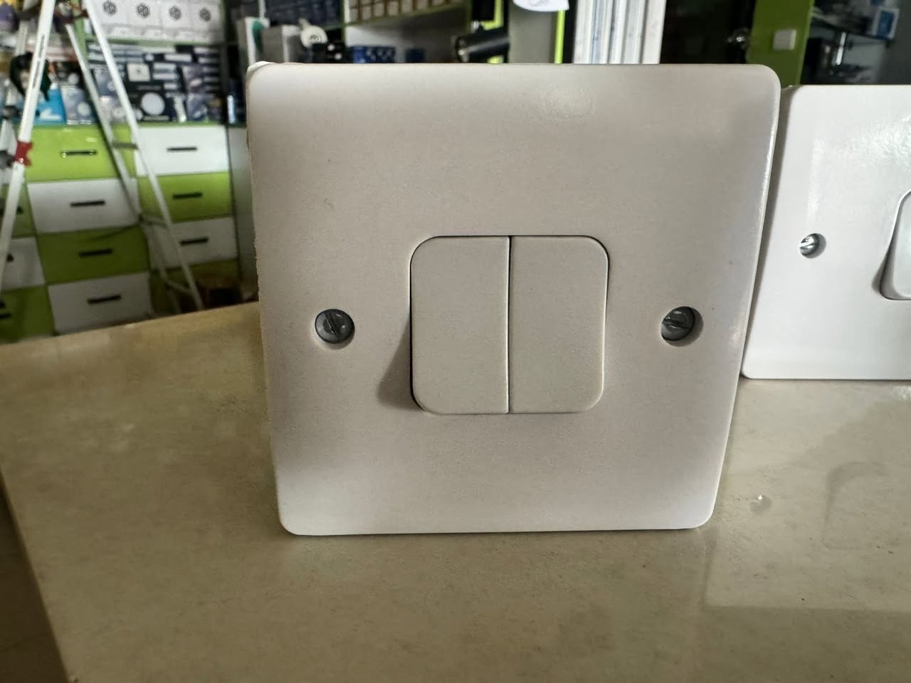 متوفر سويجات
العدد ٦٠ الف قطعه متنوعه
سعر القطعه ٧٥٠ دينار 
***********
