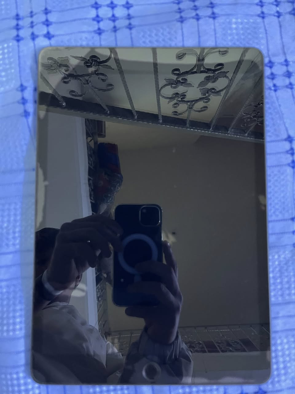 ايباد 9 نضافة 90 كلش نضيف  ذاكرة256 وممستعمل اهواي بطاريتة تقريباً 95 كذلك ويا فريز cxo5 كلش نظيف سعرة 325 وي الفريز وبي مجال قليل الرقم *********** التواصل واتساب فقط وماسنجر مكاني بغداد المدينة
