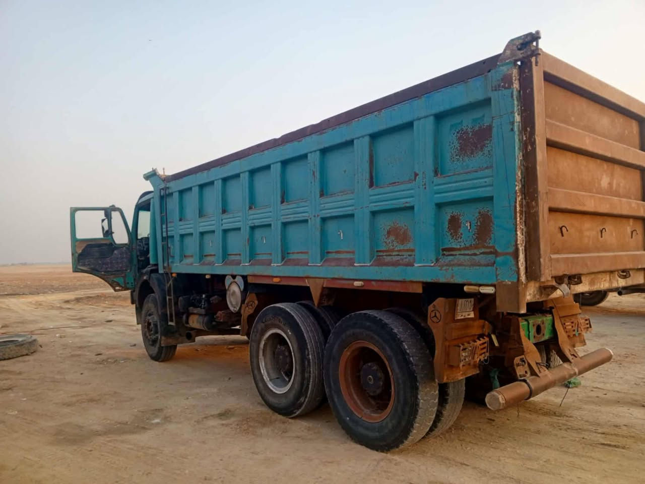 أعيد النشر بسبب الوعود الكاذبة السلام عليكم للبيع سياره 75 شاصي مكفول مجموعه جي أف مكينه 28 كير 160 رقم نجف ألماني  تخم تاير جديد استوني شاده سياره ماعايزه شيء حالين بالشغل السعر 220 وبيها مجال حق الجيه اتصل ***********
