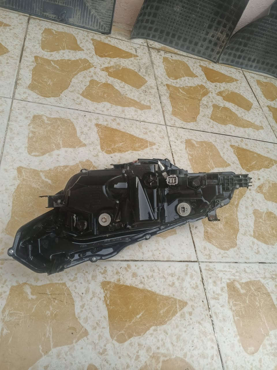 لايت كورلا موديل 18 بلادي سعره 75 الف  مكاني موصل ***********
