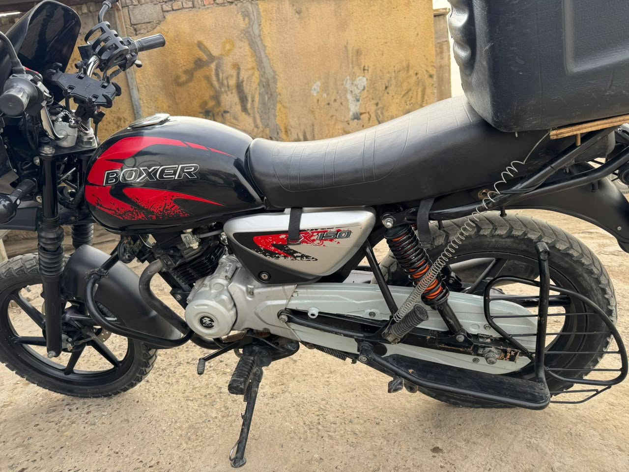 السلام عليكم بوكسر موديل 23 
نضافه احله من الصور دراجه نضافه فول مرقمه رقم انكليزي السعر مليونين و تلثميه  وبيهه مجال شي قليل تحويل ثاني يوم العنوان بغداد الغزاليه للاستفسار على الرقم،، 

*********** واتساب
