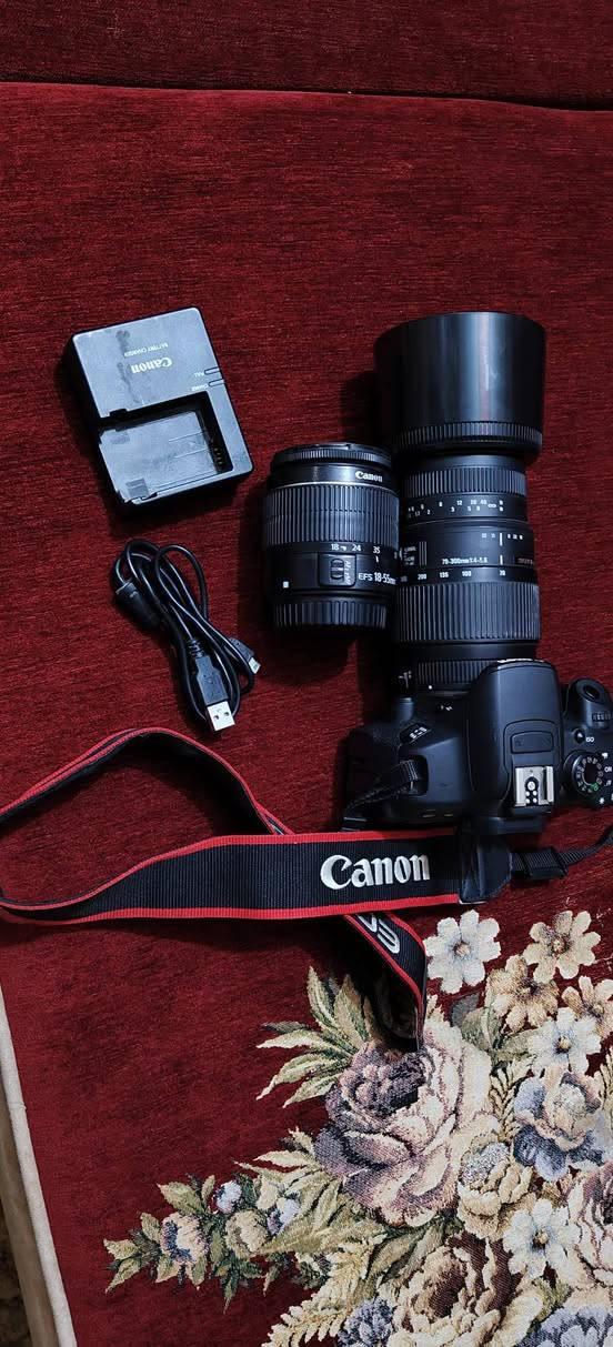 كانون D700  جماعت الرياضي تفيدكم
النضافه 100/100
العدسات  70/300   &  18/55
الملحقات: 
جنطه. موضحه بل صوره 
بطاريه 1
رام 16GB
حزام. موضح بل صوره
شاحنه اصليه. موضح بل صوره 
كيبل نقل الصور. موضح بل صوره

السعر والتفاصيل البقيه بل خاص 
او  واتساب ***********
