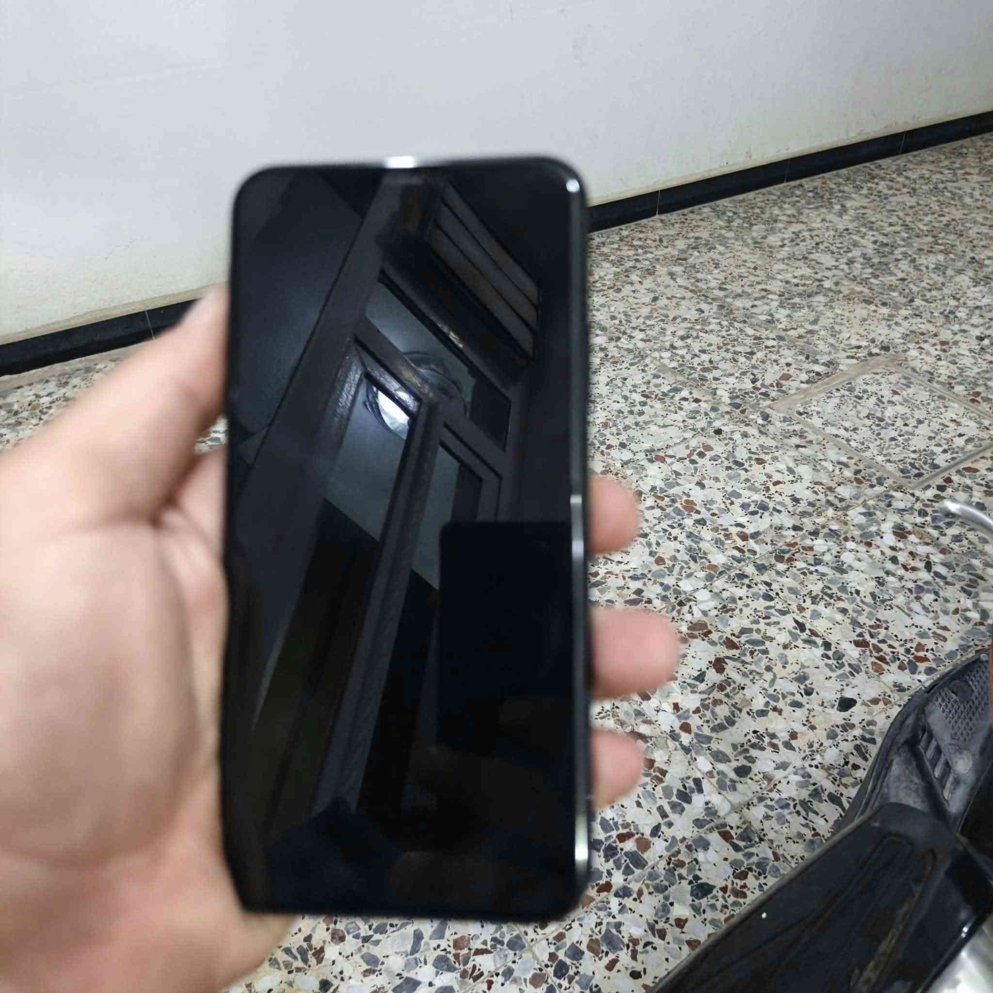 سلام عليكم 
آيفون ١١ برو ماكس 
البيع ظهر مالته مكسور 
ومبدل بطاريته جديده ١٠٠ 
وباقي كالشي ما مبدل بي 
مكاني بغداد الزعفرانية 
السعر290  وبي مجال قليل
***********
