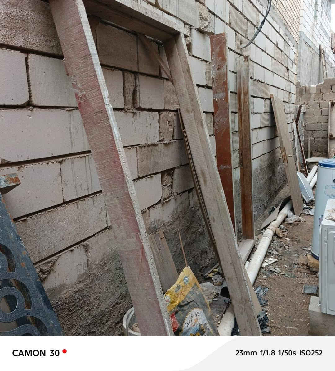 السلام عليكم/ اخوان جراجيب للبيع مال بيبان خشب 3 وباب غرفه خشب1 وباب خارجي حديد للعلم الجراجيب جدد شوفت عينك العنوان البصرة عويسيان للستفسار اتصال على هاذه الرقم ***********
