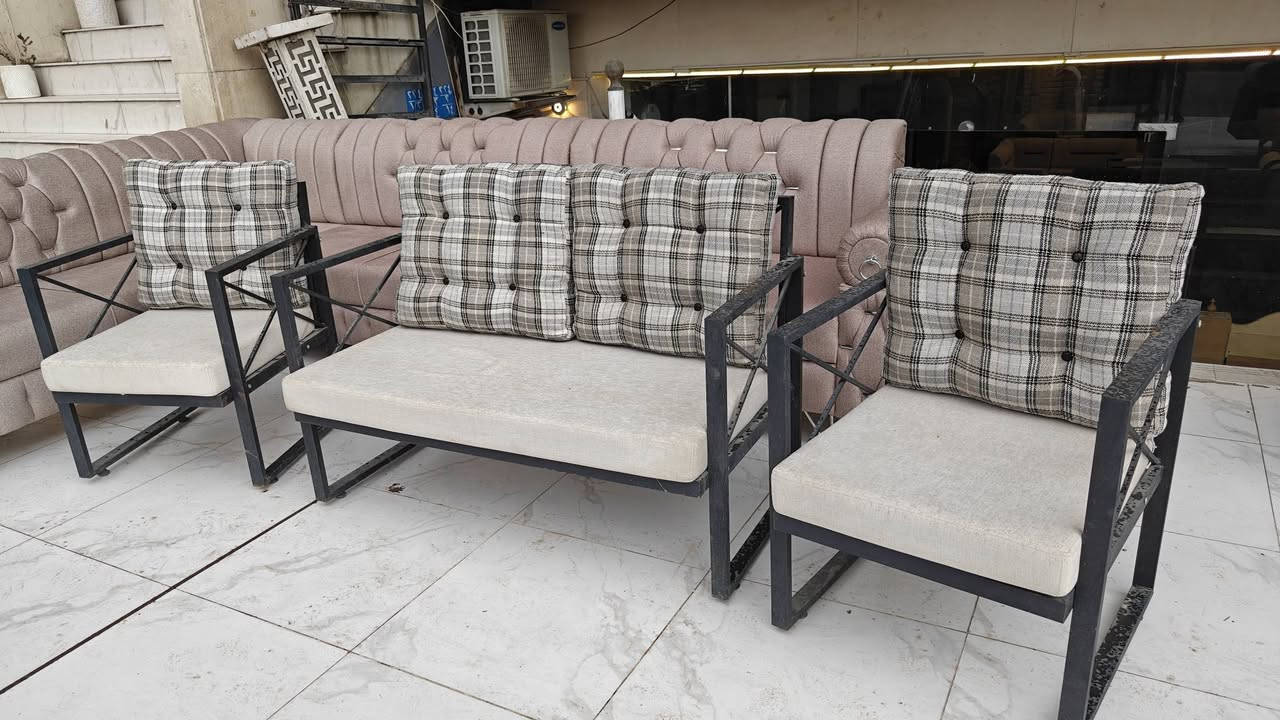 كراسي حديقه مستعمل نظيف جدا جدا 
ثلاث قطع كراسي نظافة 90% تقريبا 
للطلب والاستفسار يرجى زيارة موقعنا في الموصل سايدين القادسية الاولى قرب جامع علي بن ابي طالب مقابل ملعب الأمواج أو الاتصال على الارقام التاليه
***********
***********
