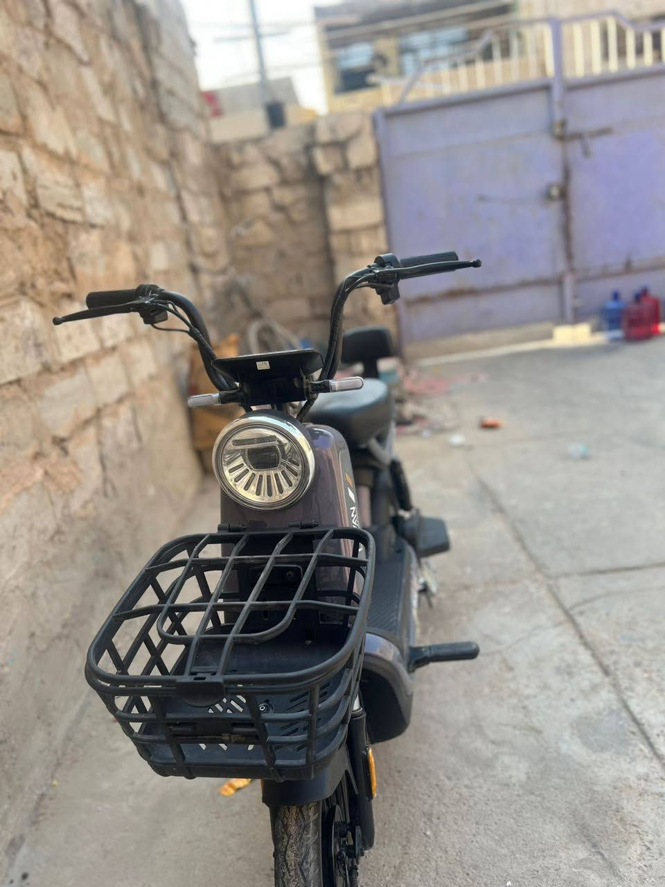 السلام عليكم شباب 

درجه شحن شركه ريان 3سرع 

بطاريات جدد بعدهن بلكارتون 

مصار لهه هواي من اشتريتهه 

بطاريات ليثيوم 

السعر 300 وبيه مجال كلش قليل 

العنوان بغداد البياع سويب 

للاستفسار*********** اتصال 
واتساب ***********
