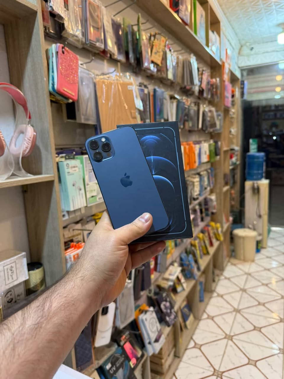 12برو ماكس
ذاكره 256 
دبل شريحه 
جهاز مكفول 
بطاريه 91‎%‎
كامل ملحقاته 
ويه شاحنه وكفر ولاسق هديه اصليات 
سعر 550 ألف 

عنوان بابل دبله 

تصال ***********
