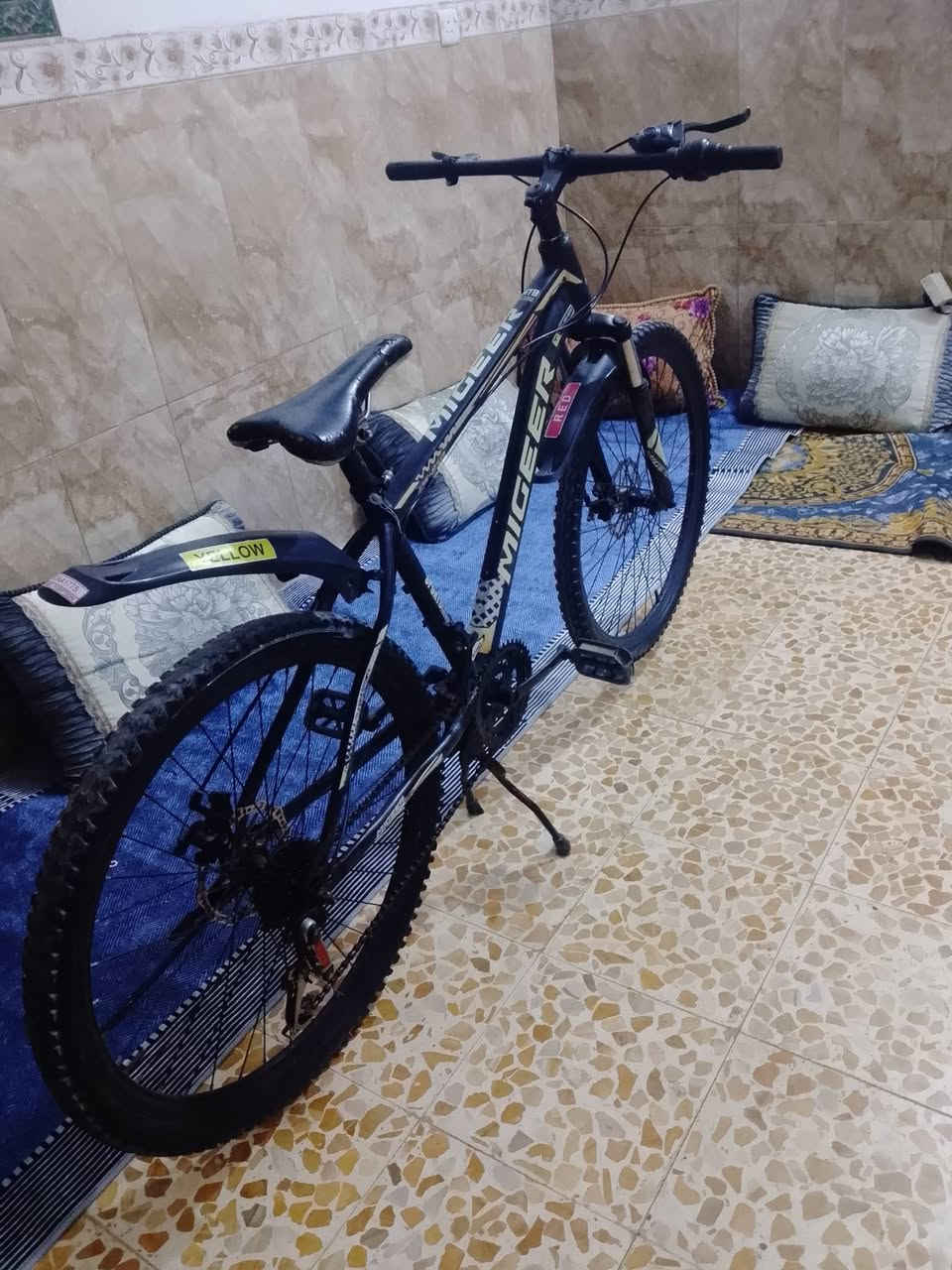 سلام عليكم بايسكل رياضي لون اسود 

بايسكل نضافه 100/100 ✅ 

حساسات شخالات كلهن ✅ 

بريكات وره و كتام يشتخلن ✅ 

عكرب شخال وبي كل سرع ✅ 
وسعر نار نار نار 🔥 بس 100 وبس مجال حك جيه 
مكاني كربلاء حي عسكري قرب سيد محمد 
رقم وتساب 0783190684 ✅


**إذا كنت صاحب هذا الإعلان وتريد حذفه لأي سبب، رجاءا أرسل رسالة إلى الدعم الفني**