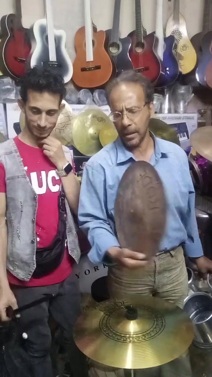 معرض عادل حسين للالات الموسيقيه استعراض للالات الموسيقيه من نحاس وبديل الروتوتوم وجميع انواع الالات الموسيقيه تحياتي عادل حسين للالات الموسيقيه منتظر استفساراتكم وتعليقاتكم على الخط الساخن العنوان ميت غمر بجوار محطه قطار مدينه ميت غمر امام مستشفى ميت غمر العام ان شاء الله موسم خير على الجميع وربنا يرزق الجميع والارزاق بالله 01222514686


**إذا كنت صاحب هذا الإعلان وتريد حذفه لأي سبب، رجاءا أرسل رسالة إلى الدعم الفني**